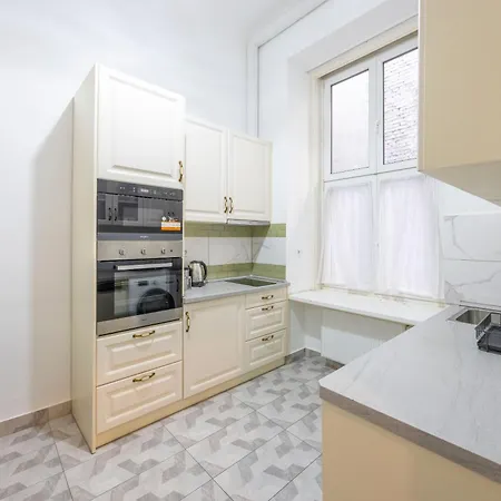 Located Cozy In Historical Building * Budapešť